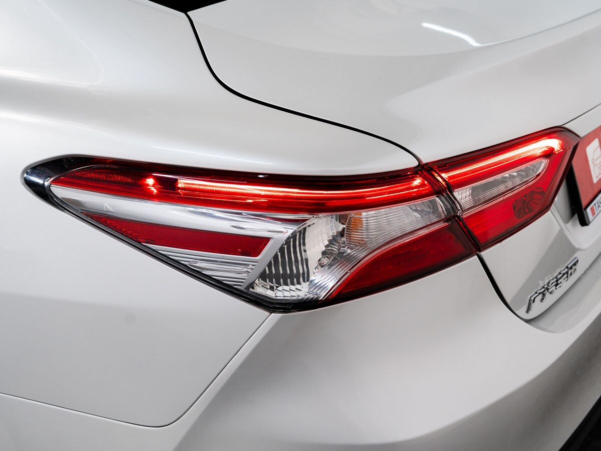 Toyota Camry 2021 - фото автомобиля