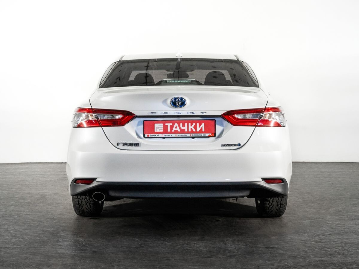 Toyota Camry 2021 - фото автомобиля