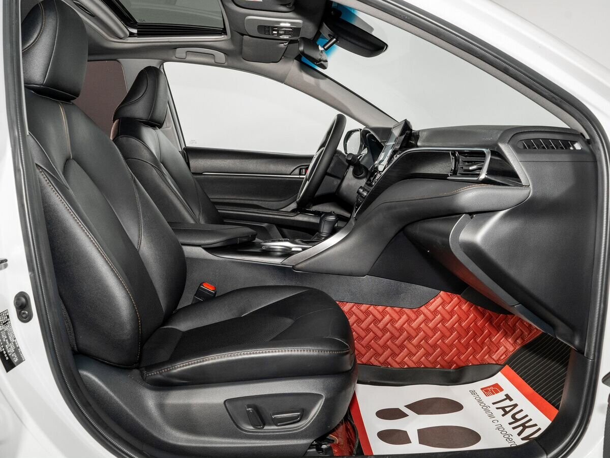 Toyota Camry 2021 - фото автомобиля