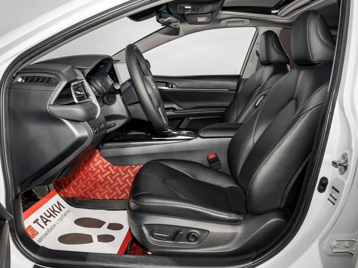 Toyota Camry 2021 - фото автомобиля