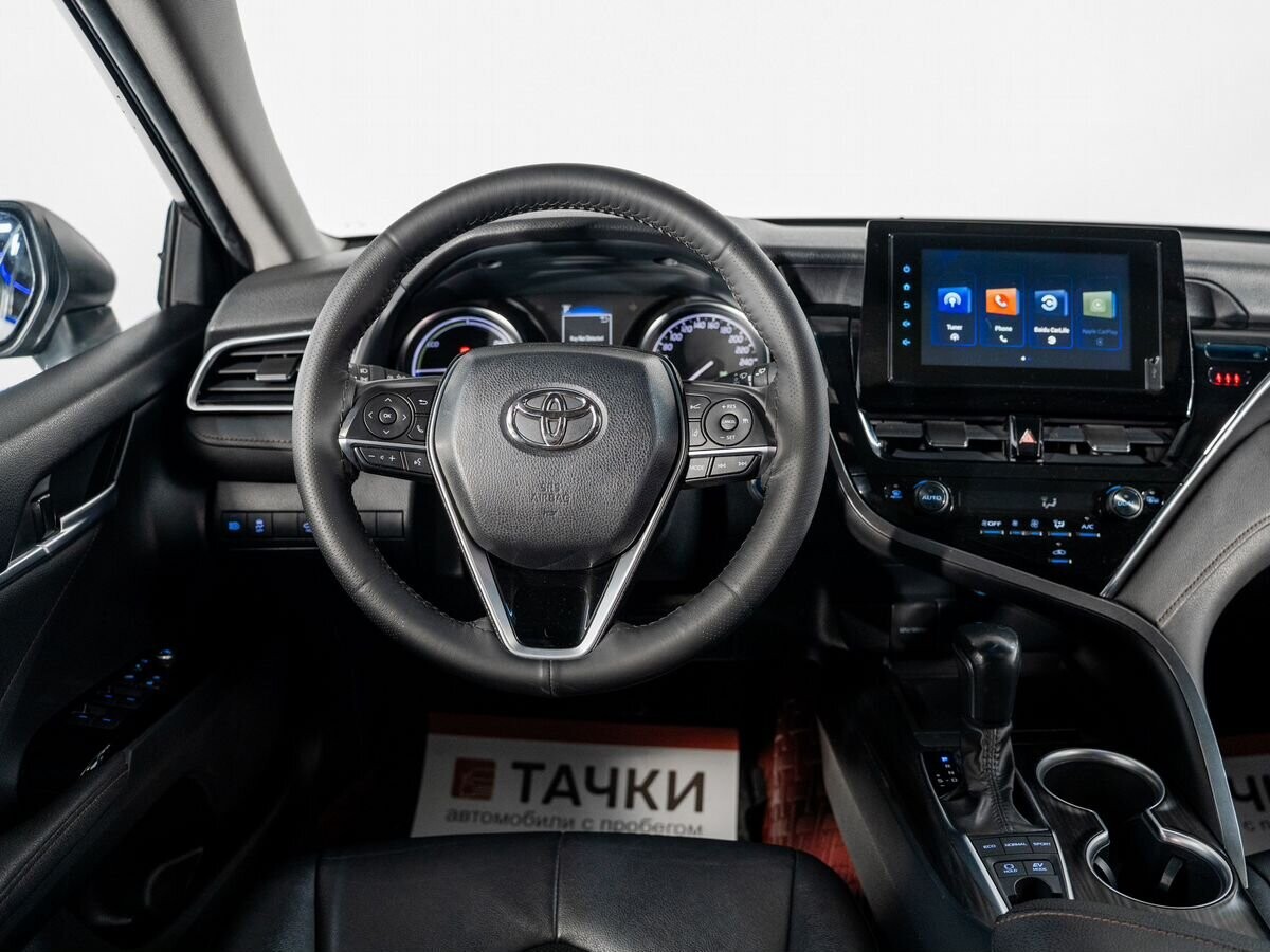 Toyota Camry 2021 - фото автомобиля