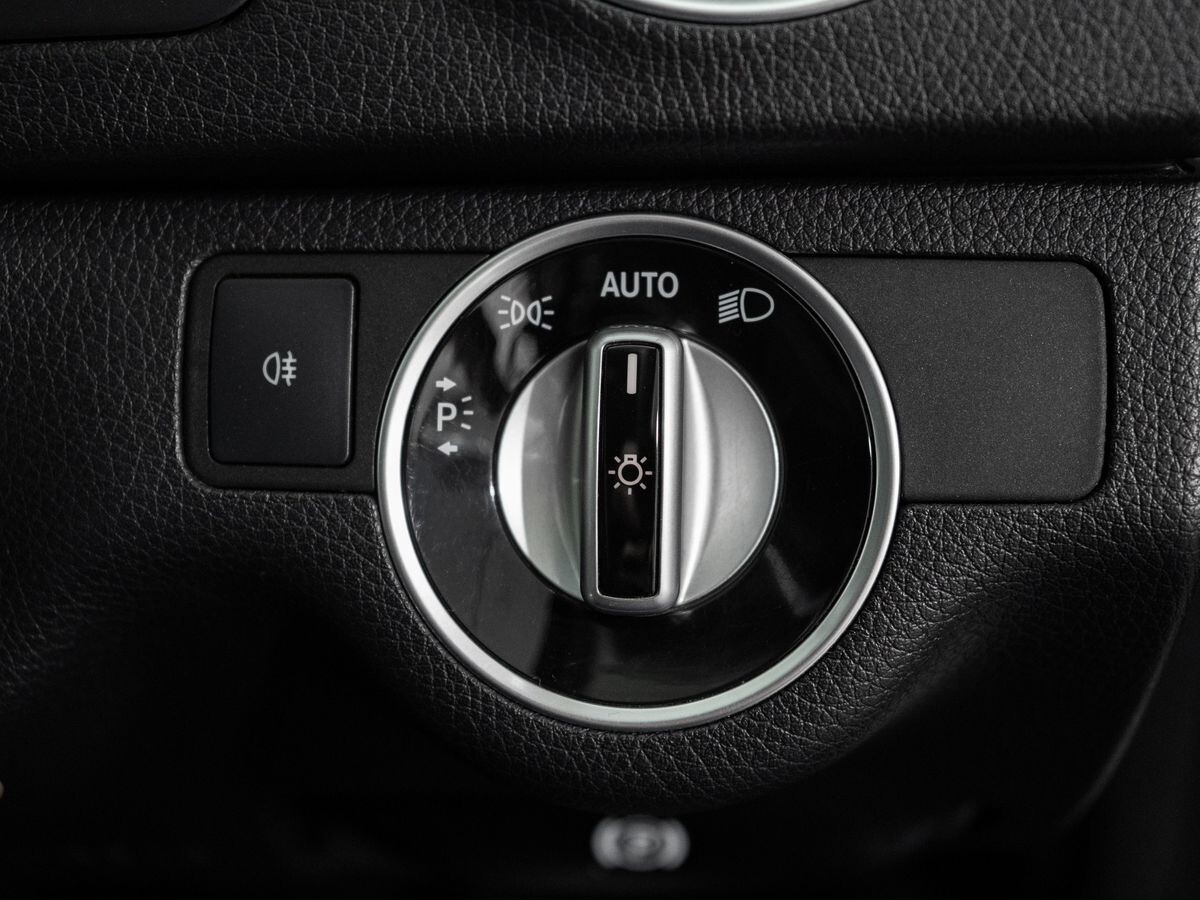 Mercedes-Benz C-Class 2012 - фото автомобиля