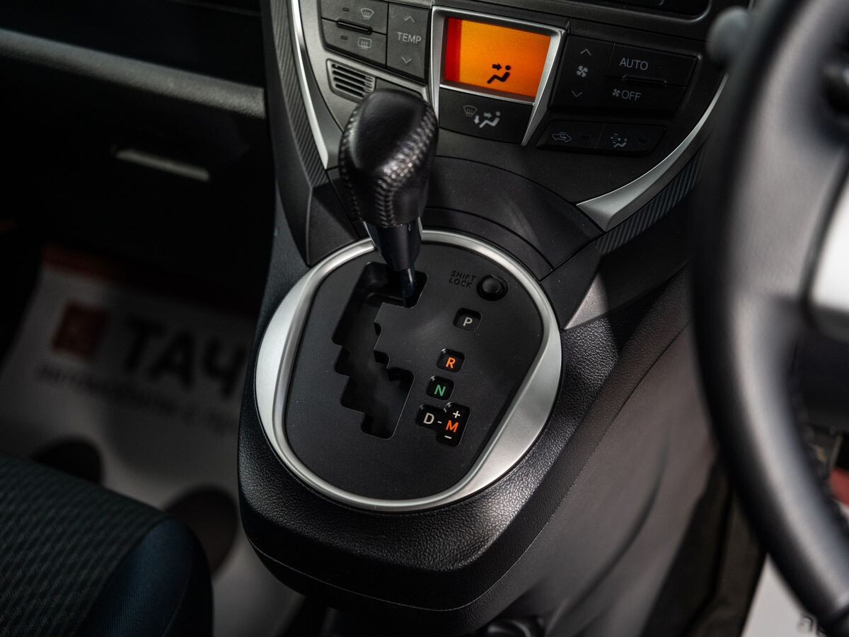 Subaru Trezia 2010 - фото автомобиля