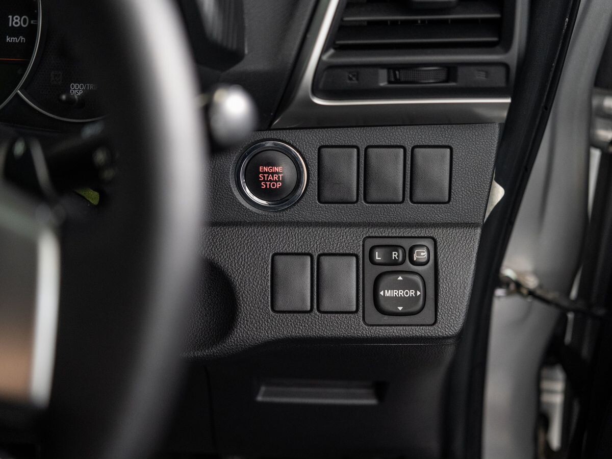Subaru Trezia 2010 - фото автомобиля