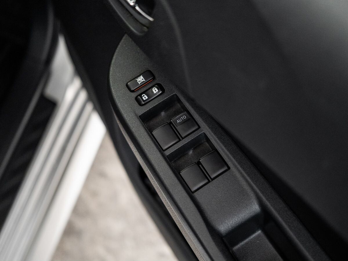 Subaru Trezia 2010 - фото автомобиля