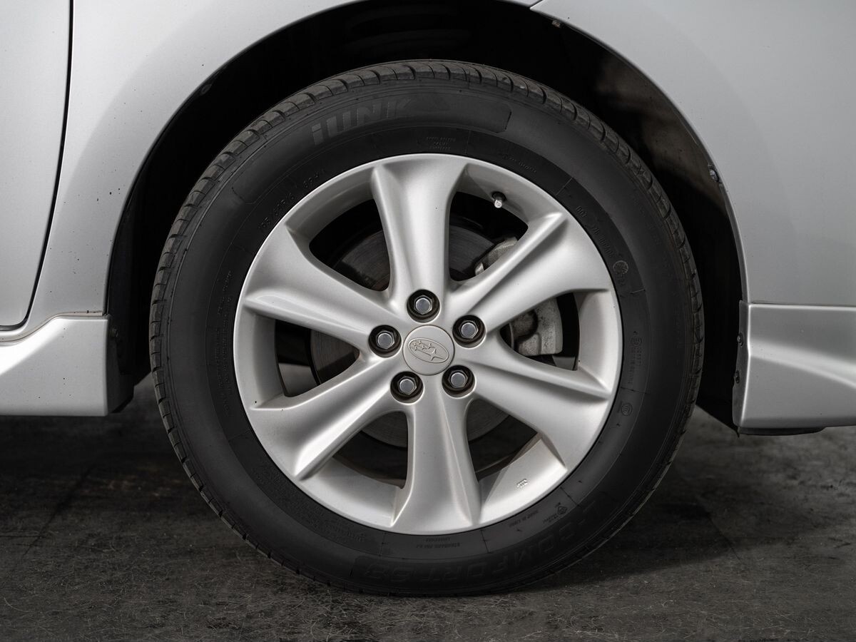 Subaru Trezia 2010 - фото автомобиля