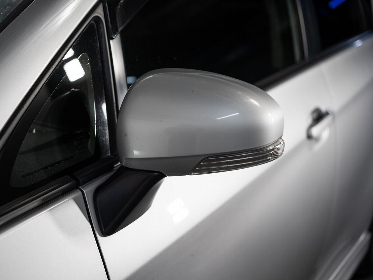 Subaru Trezia 2010 - фото автомобиля