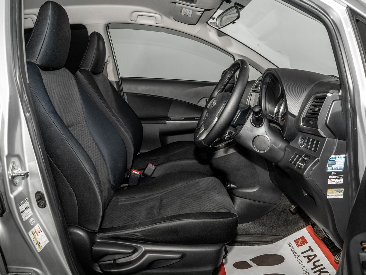 Subaru Trezia 2010 - фото автомобиля