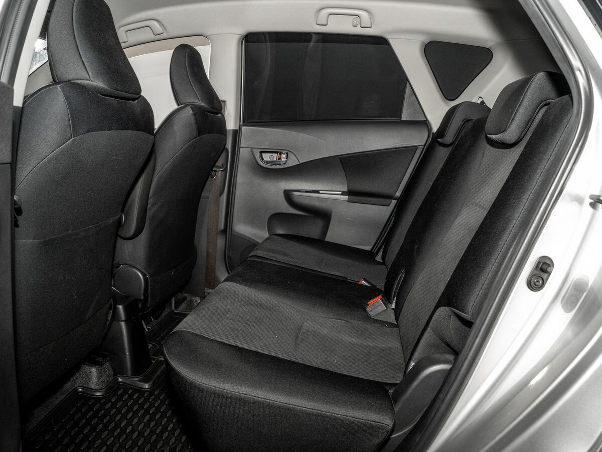 Subaru Trezia 2010 - фото автомобиля