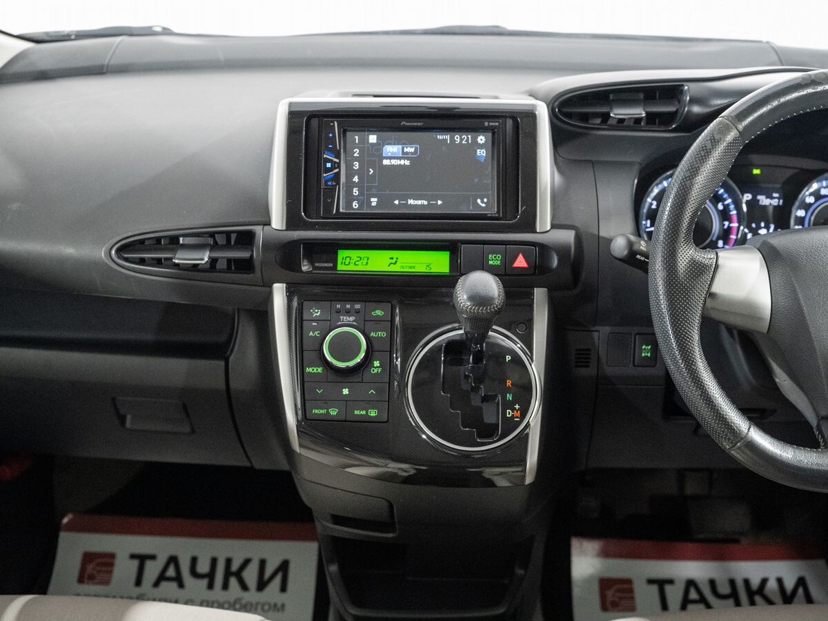 Toyota Wish 2016 - фото автомобиля