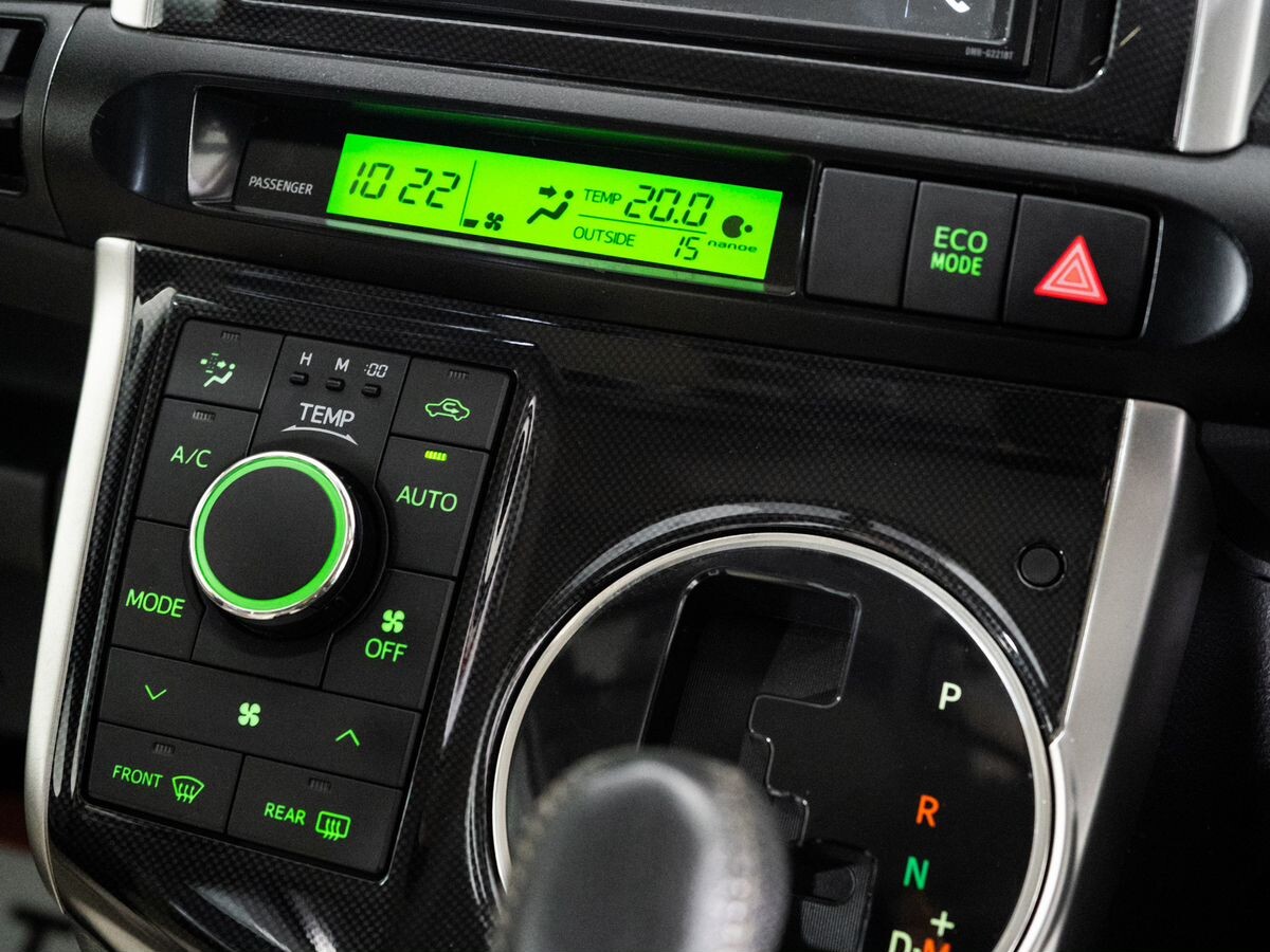 Toyota Wish 2016 - фото автомобиля