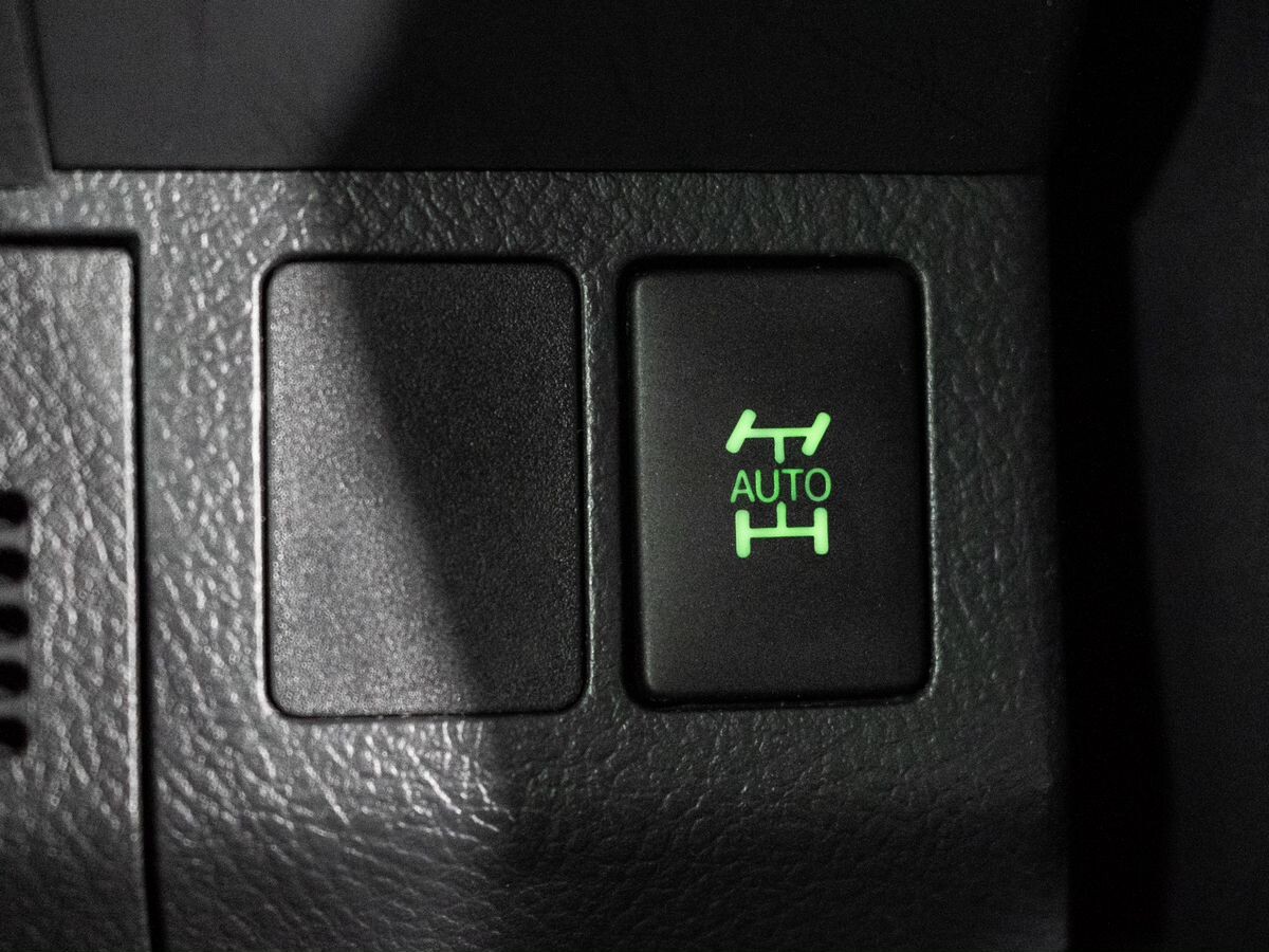 Toyota Wish 2016 - фото автомобиля