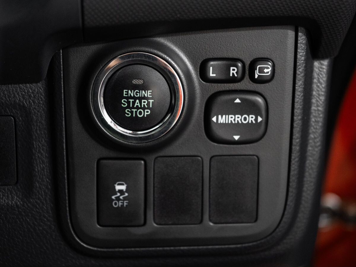 Toyota Wish 2016 - фото автомобиля