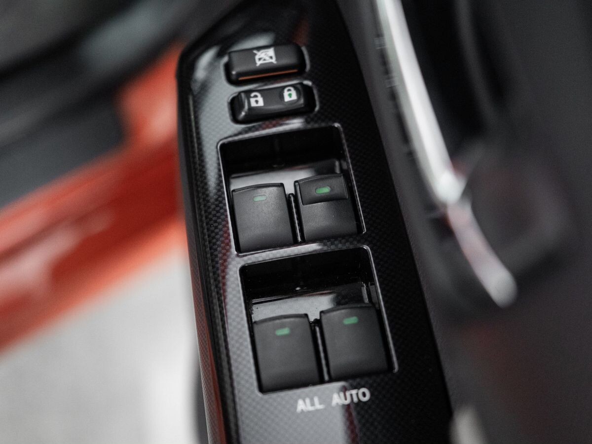 Toyota Wish 2016 - фото автомобиля