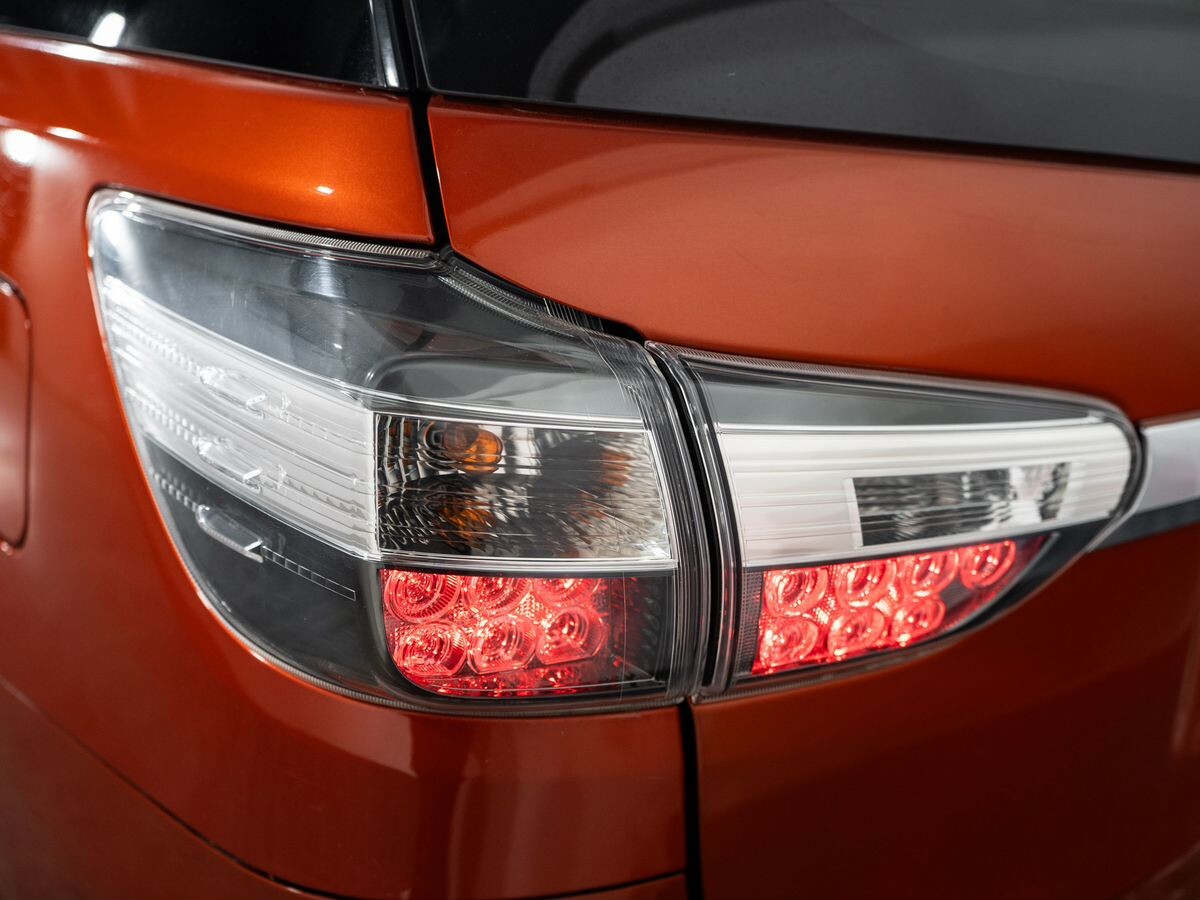 Toyota Wish 2016 - фото автомобиля