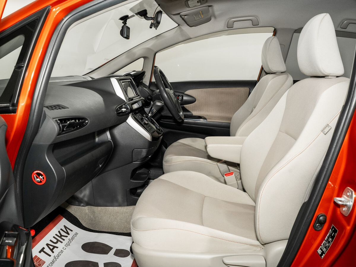 Toyota Wish 2016 - фото автомобиля