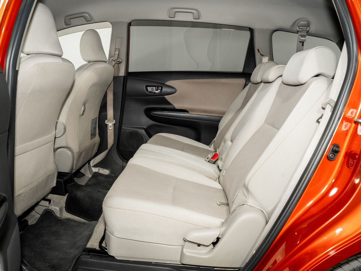 Toyota Wish 2016 - фото автомобиля