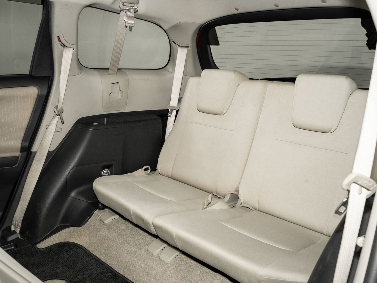 Toyota Wish 2016 - фото автомобиля