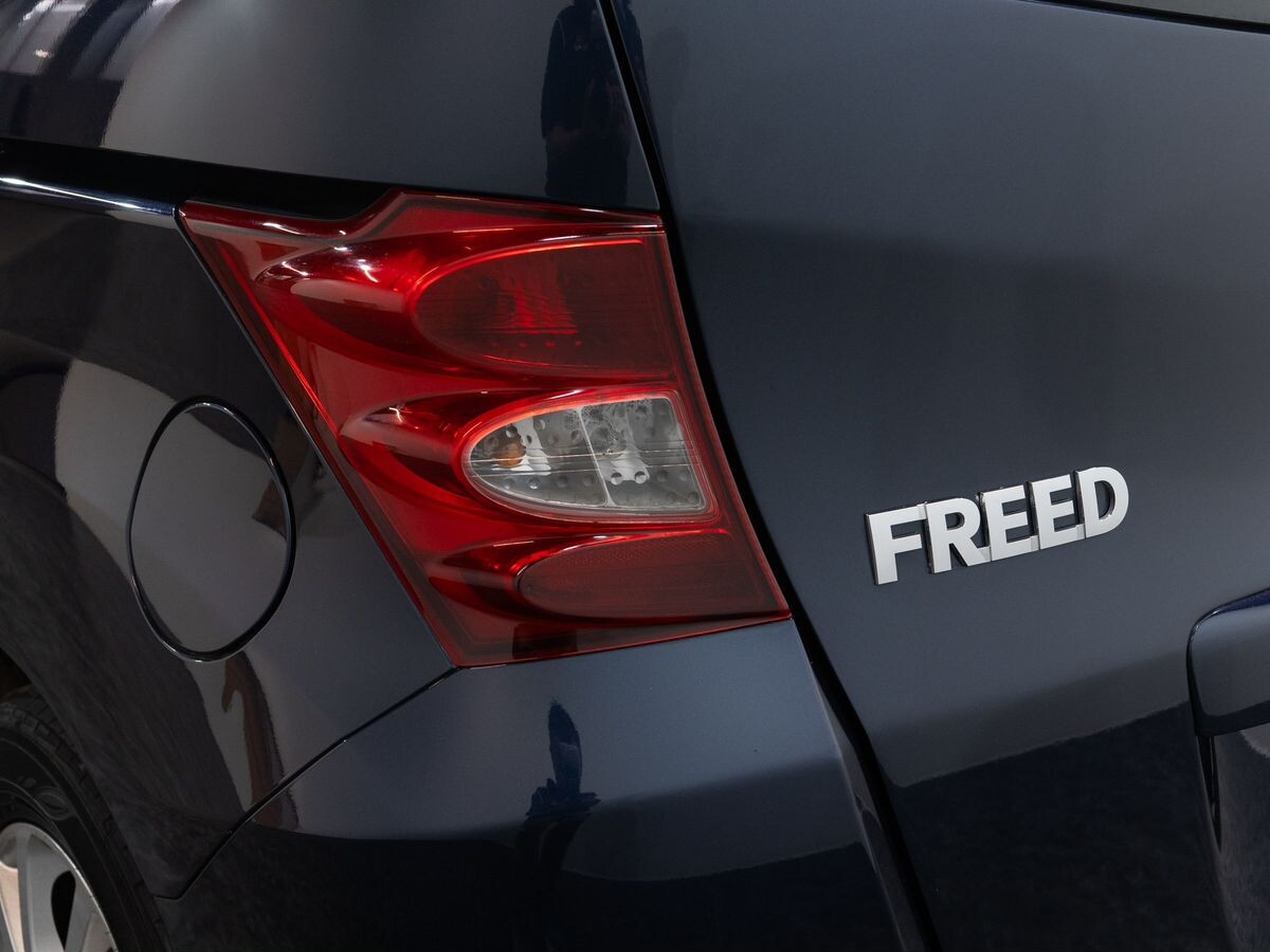 Honda Freed 2010 - фото автомобиля