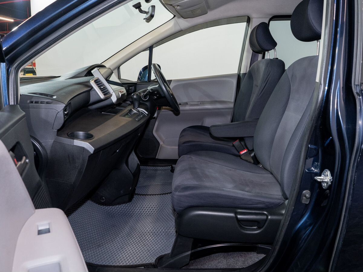Honda Freed 2010 - фото автомобиля
