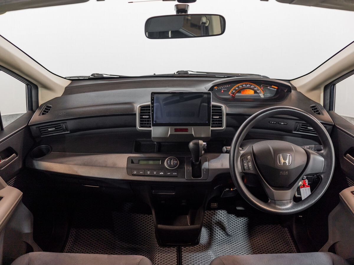 Honda Freed 2010 - фото автомобиля