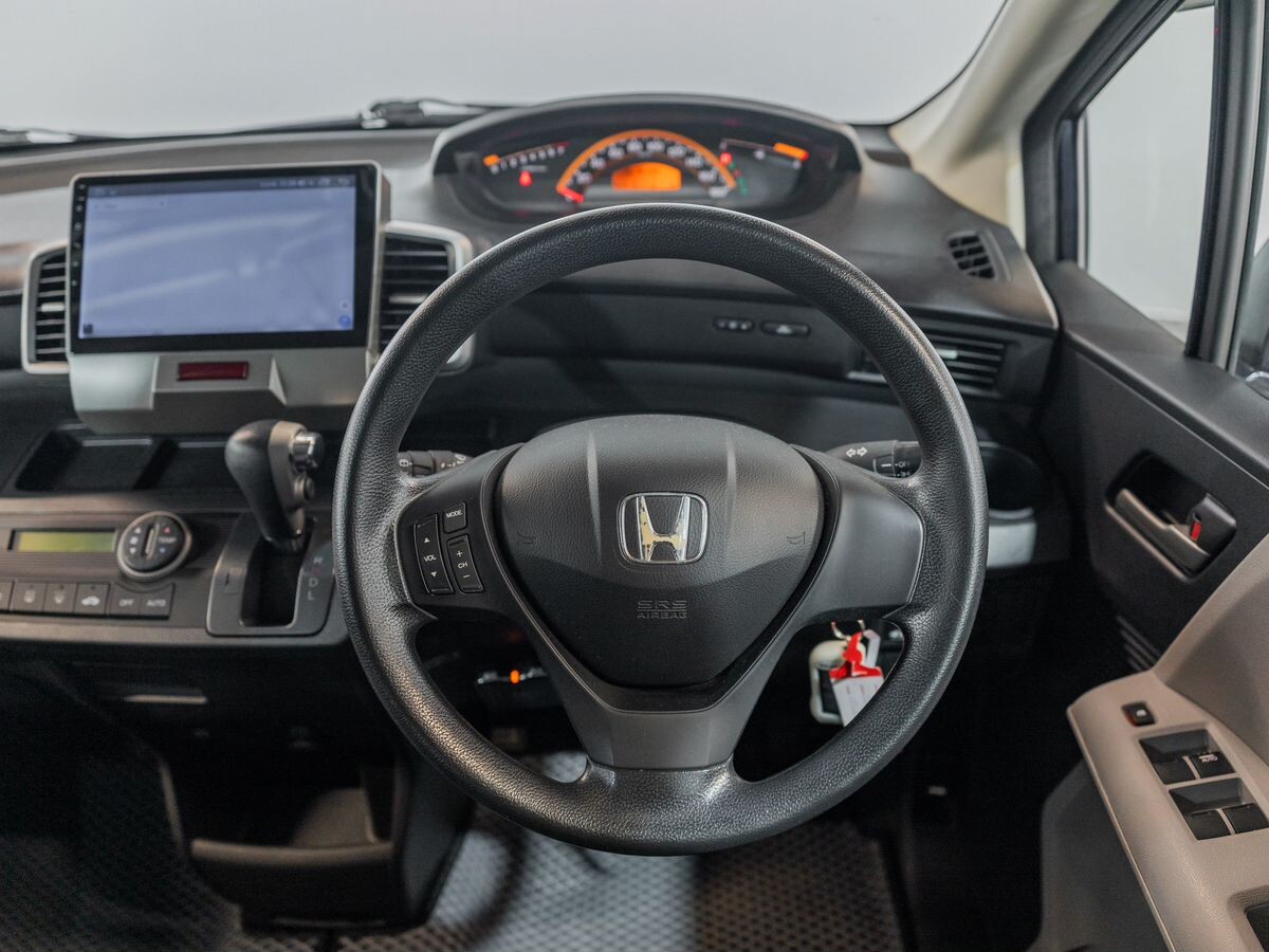 Honda Freed 2010 - фото автомобиля
