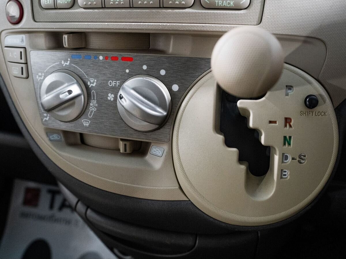 Toyota Sienta 2006 - фото автомобиля