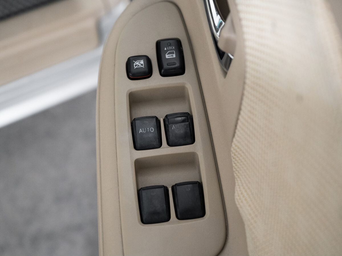 Toyota Sienta 2006 - фото автомобиля