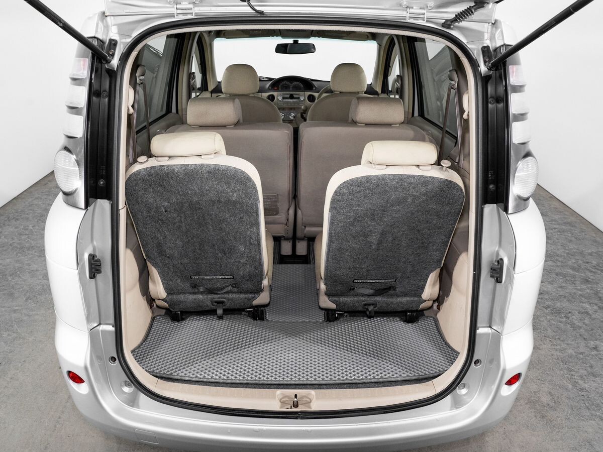 Toyota Sienta 2006 - фото автомобиля