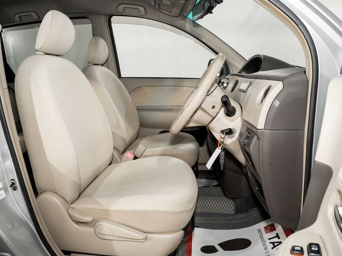 Toyota Sienta 2006 - фото автомобиля