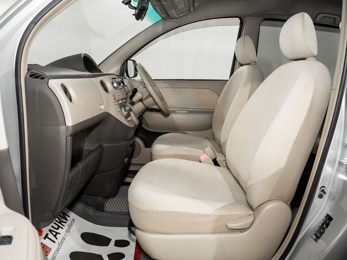 Toyota Sienta 2006 - фото автомобиля