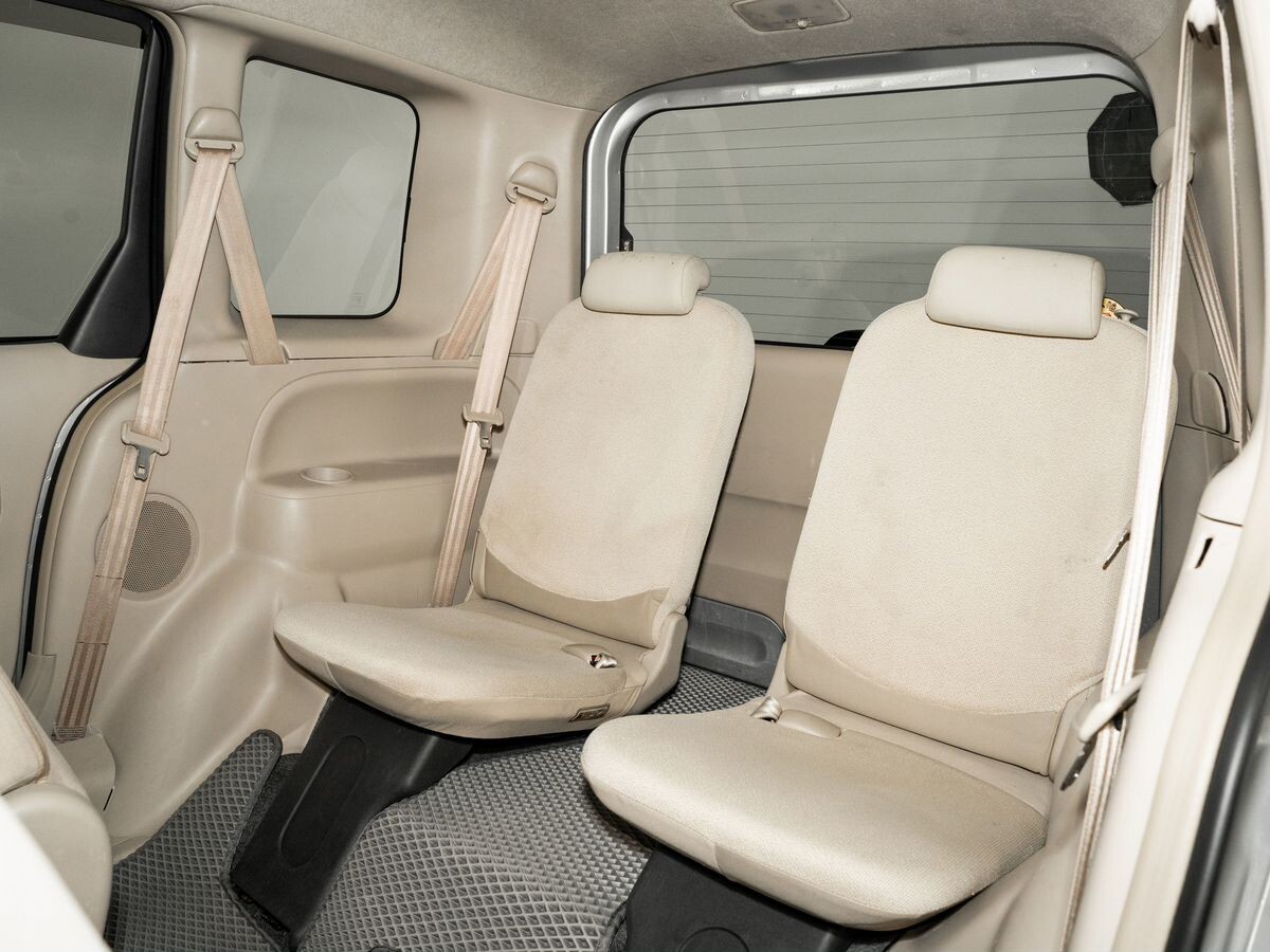 Toyota Sienta 2006 - фото автомобиля