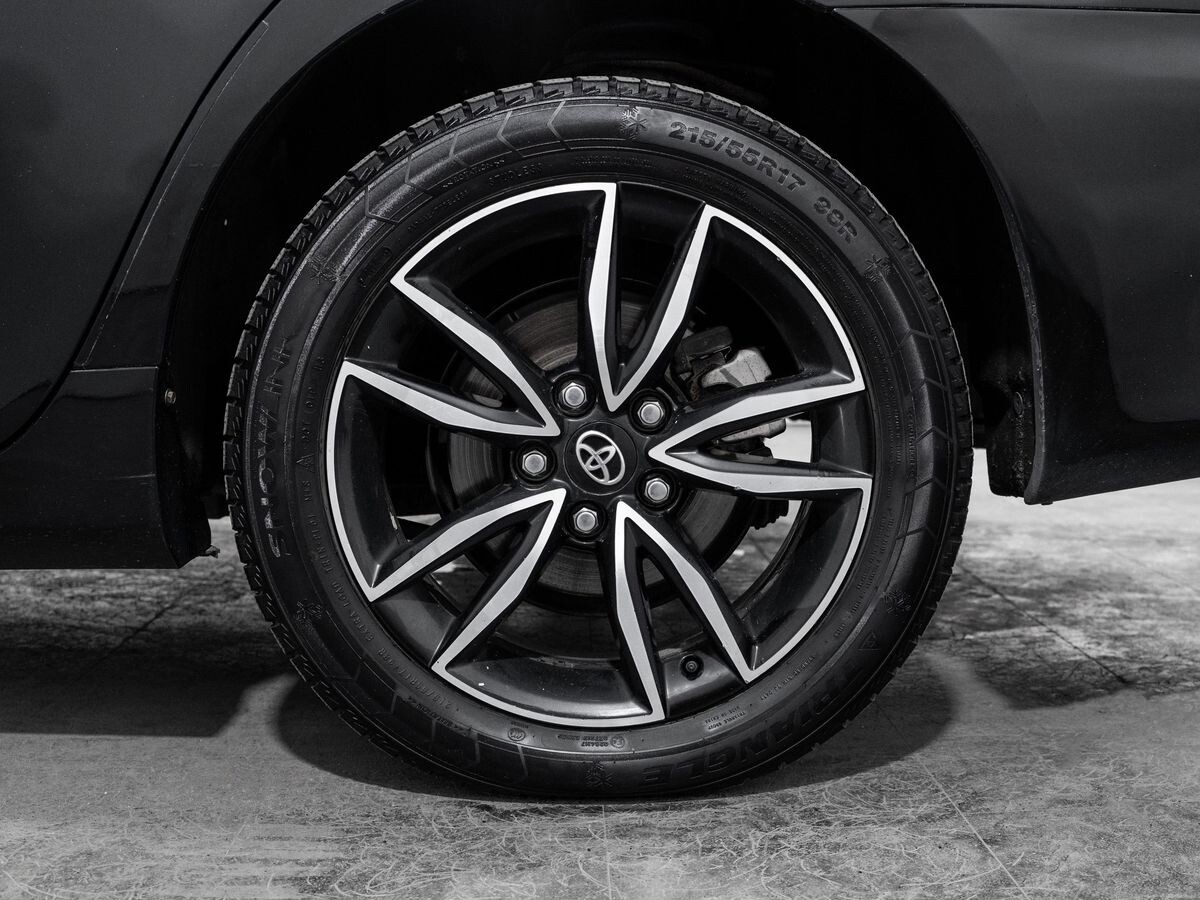 Toyota Camry 2017 - фото автомобиля
