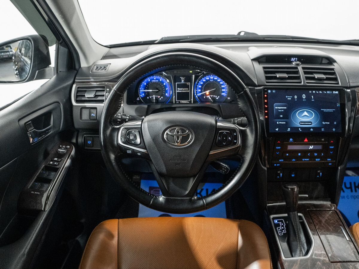 Toyota Camry 2017 - фото автомобиля
