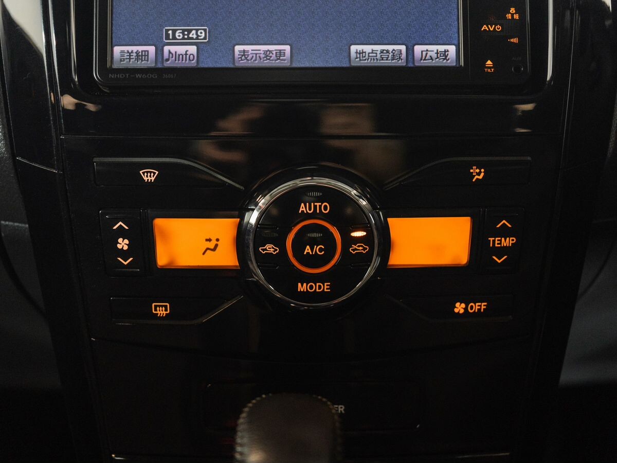 Toyota Corolla Fielder 2010 - фото автомобиля