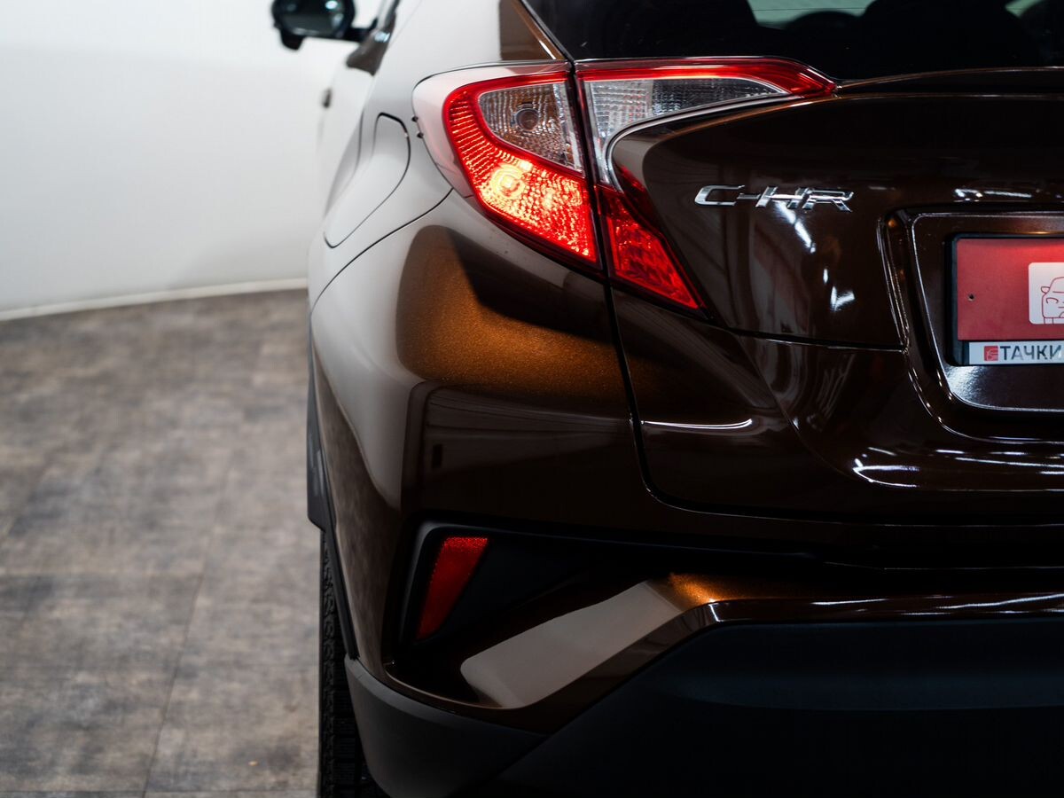 Toyota C-HR 2017 - фото автомобиля