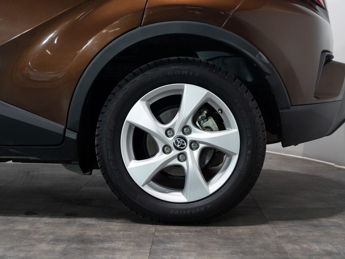 Toyota C-HR 2017 - фото автомобиля
