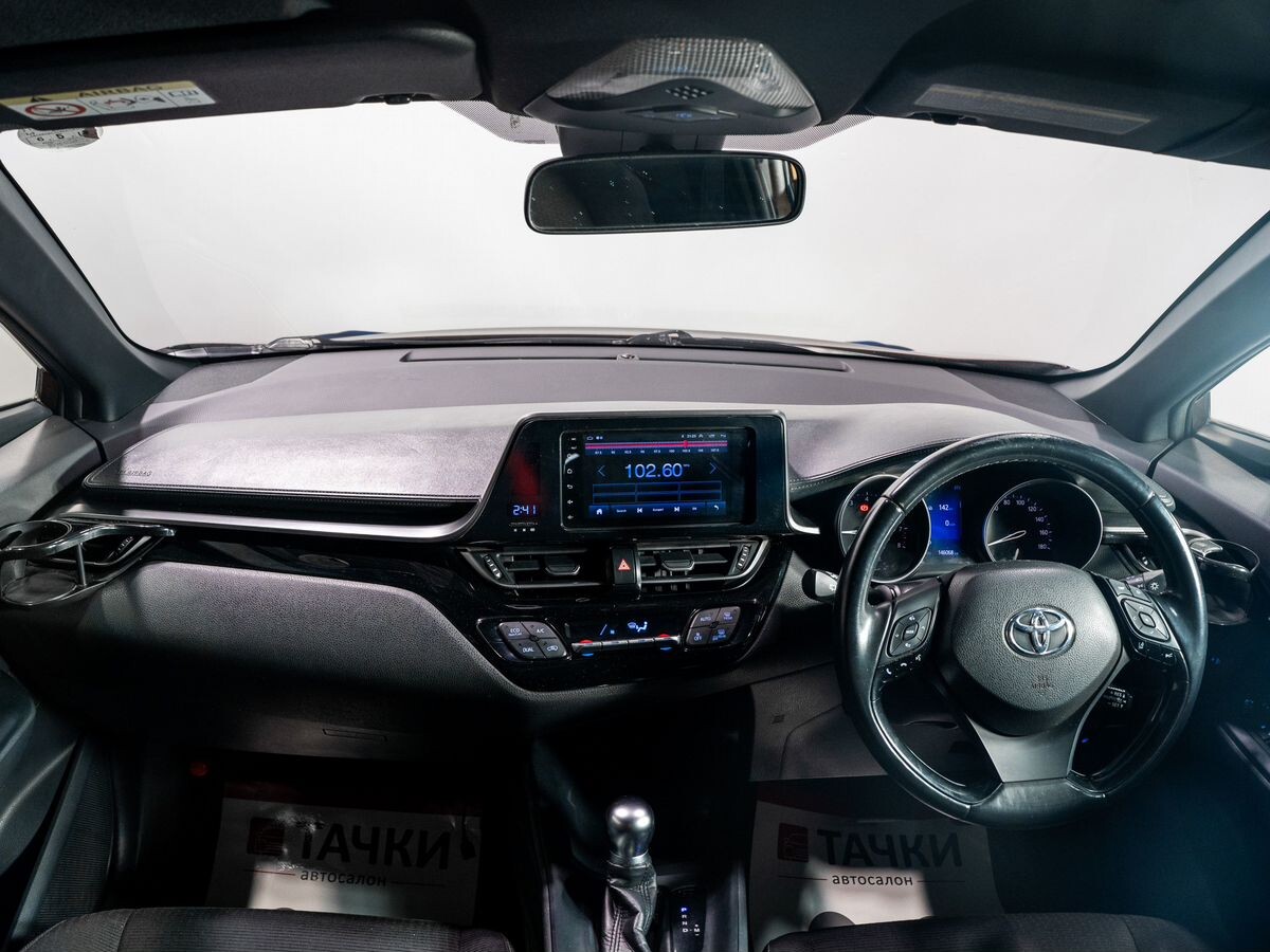 Toyota C-HR 2017 - фото автомобиля
