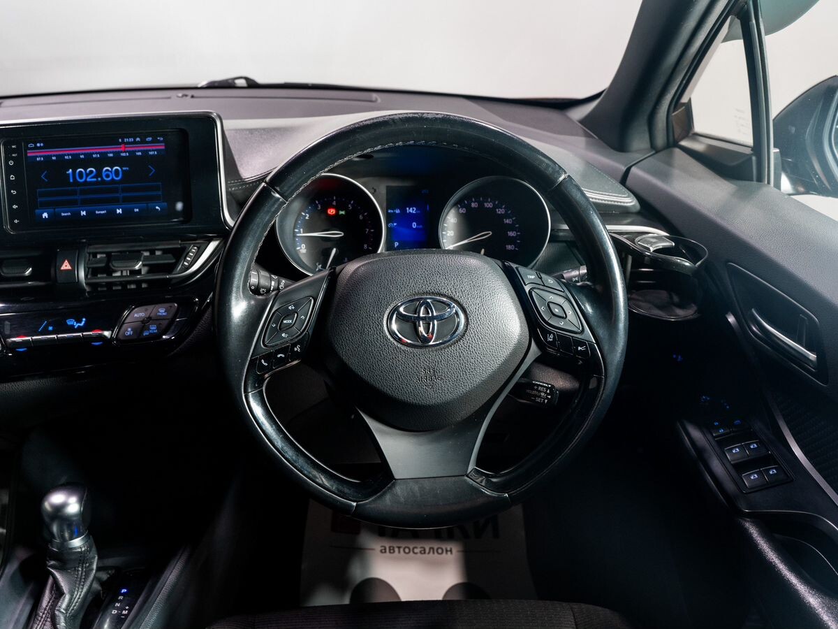 Toyota C-HR 2017 - фото автомобиля