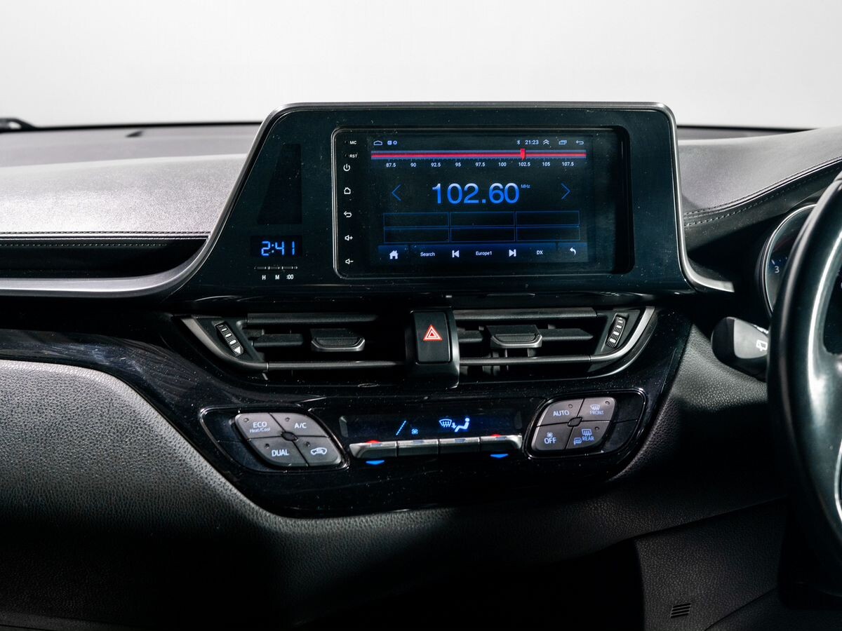 Toyota C-HR 2017 - фото автомобиля