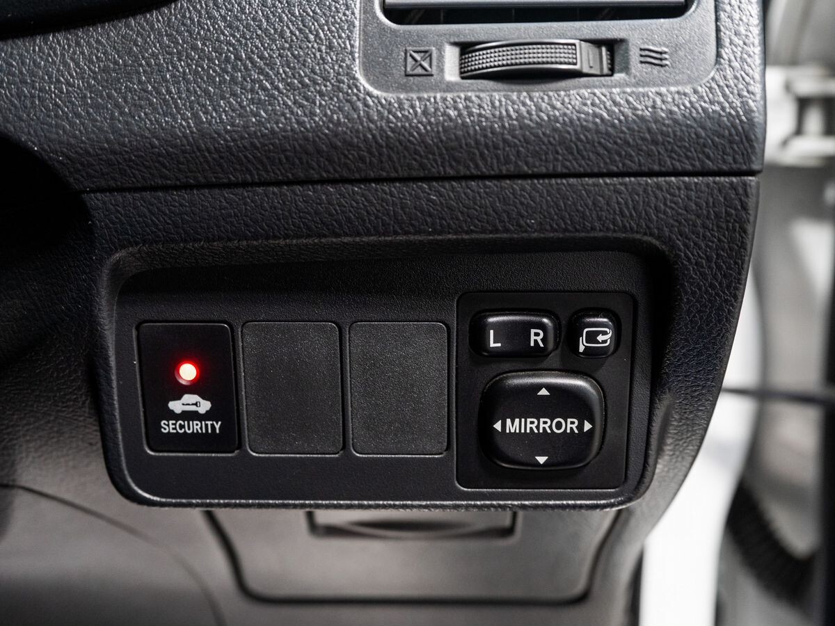 Toyota Corolla Fielder 2009 - фото автомобиля