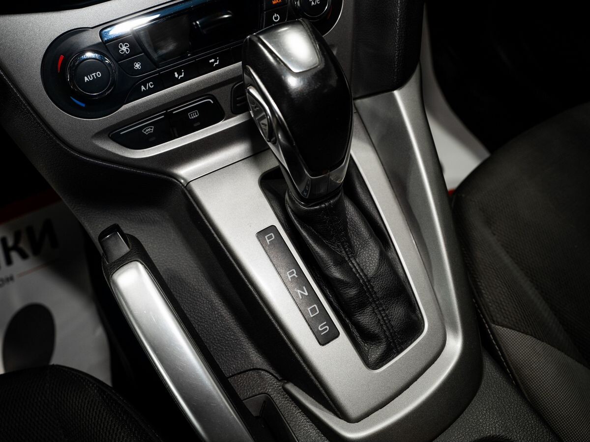 Ford Focus 2012 - фото автомобиля