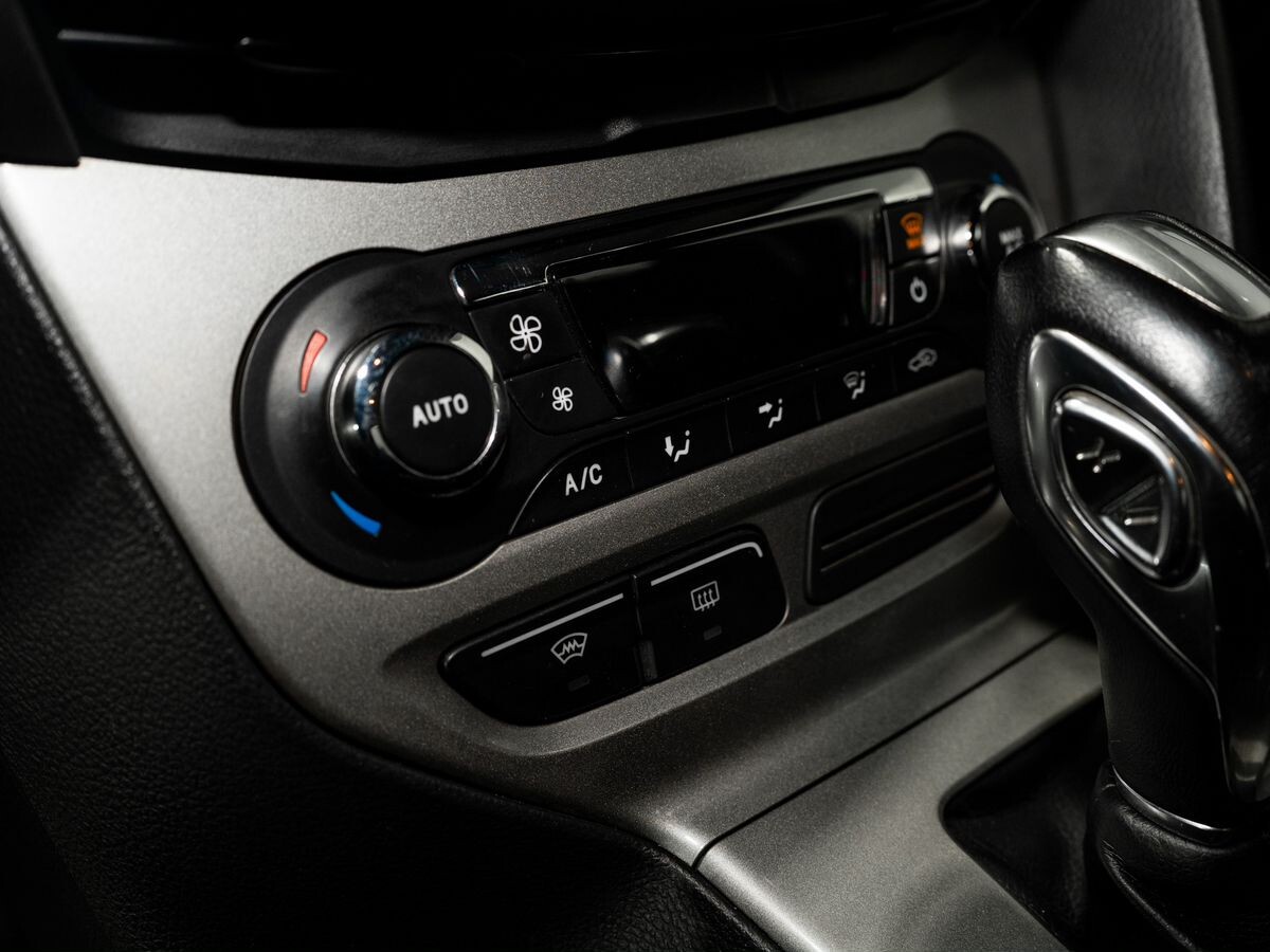 Ford Focus 2012 - фото автомобиля