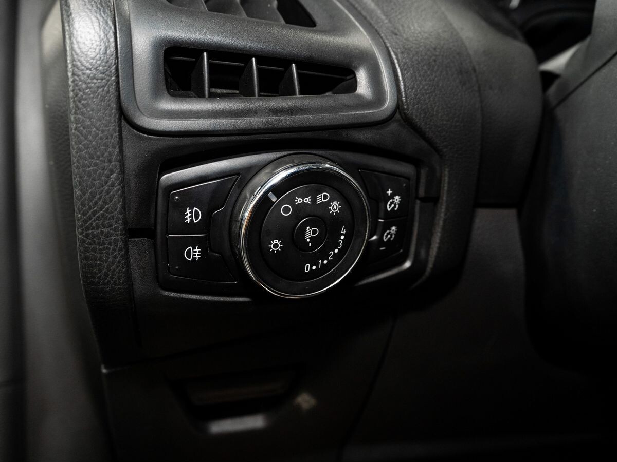 Ford Focus 2012 - фото автомобиля
