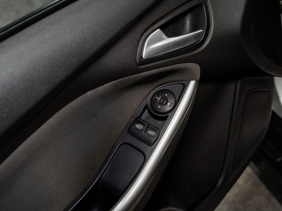 Ford Focus 2012 - фото автомобиля