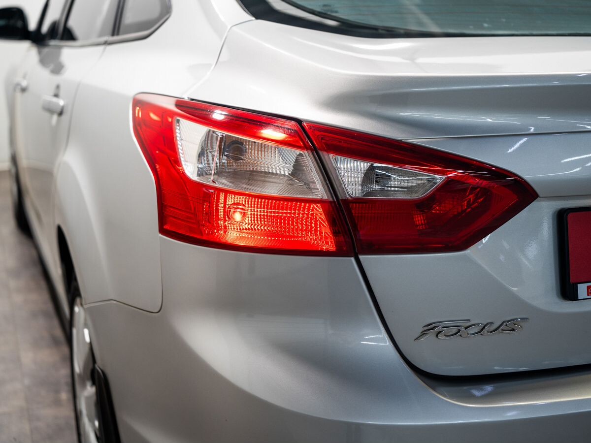 Ford Focus 2012 - фото автомобиля