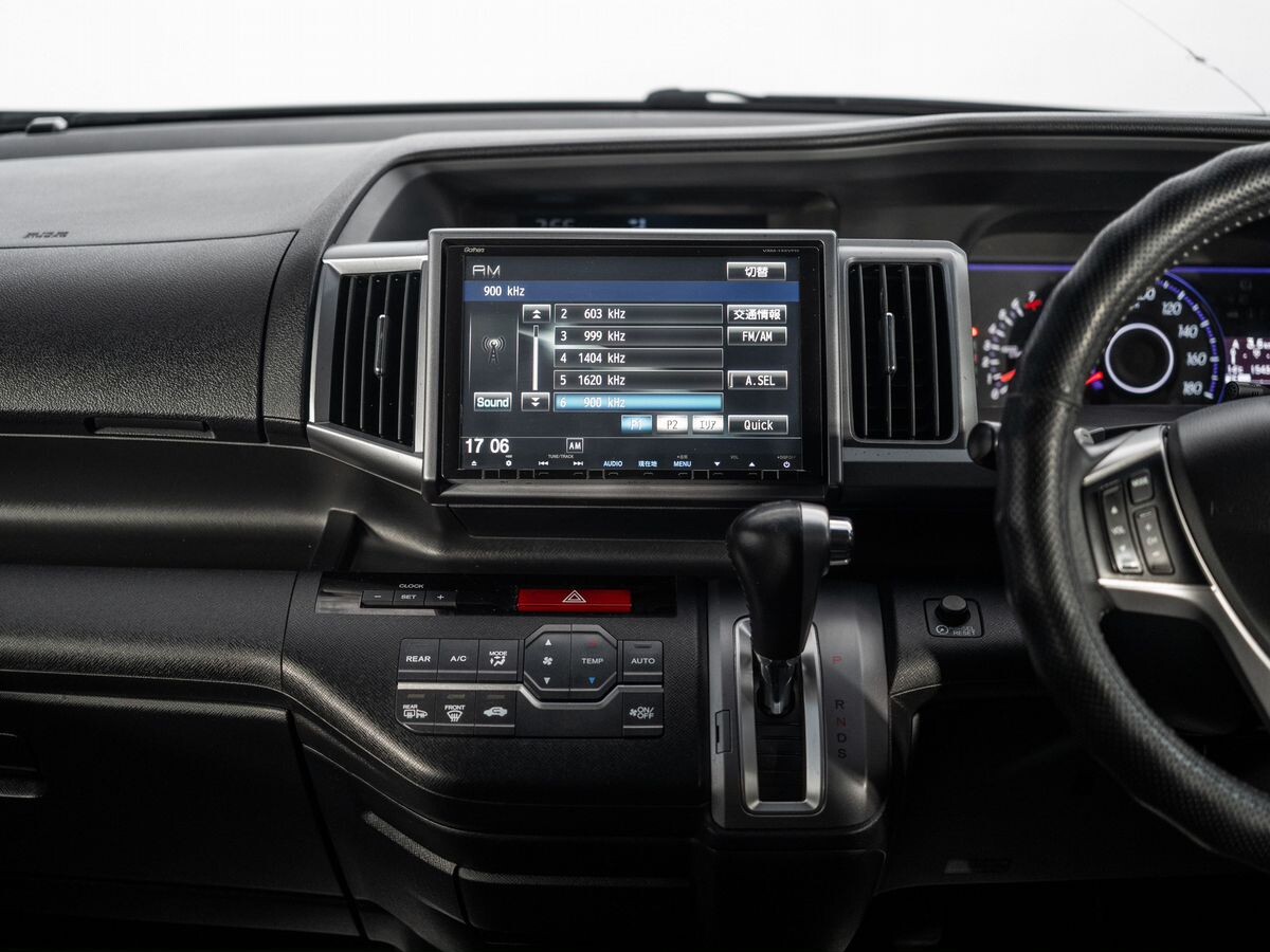 Honda Stepwgn 2012 - фото автомобиля