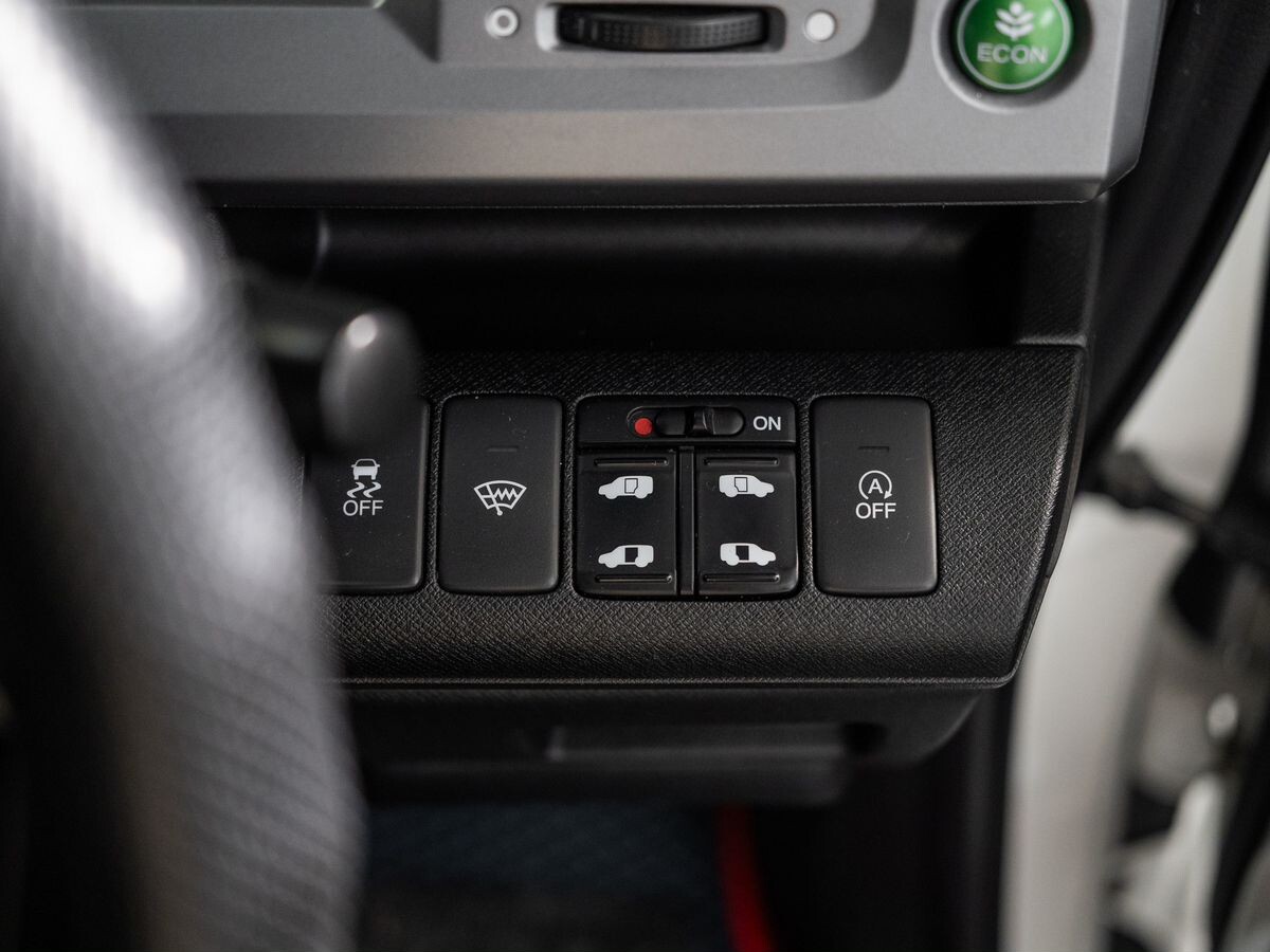 Honda Stepwgn 2012 - фото автомобиля
