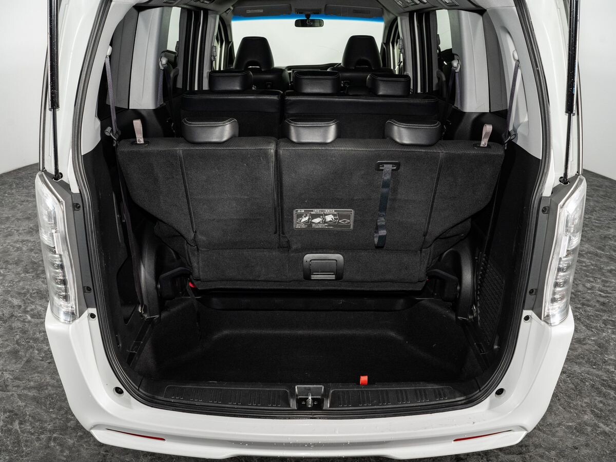 Honda Stepwgn 2012 - фото автомобиля