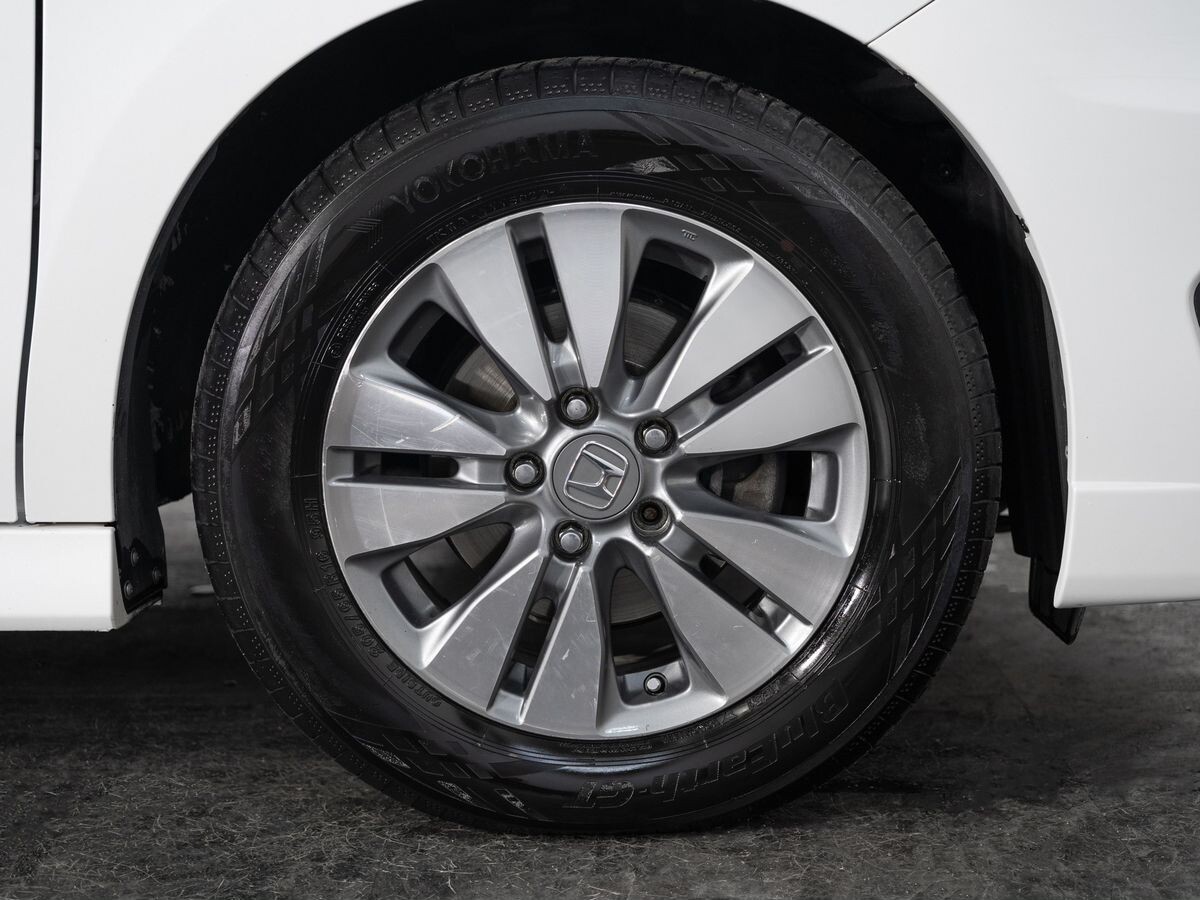 Honda Stepwgn 2012 - фото автомобиля